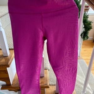 Women's NWT Fabletics Capri Leggings